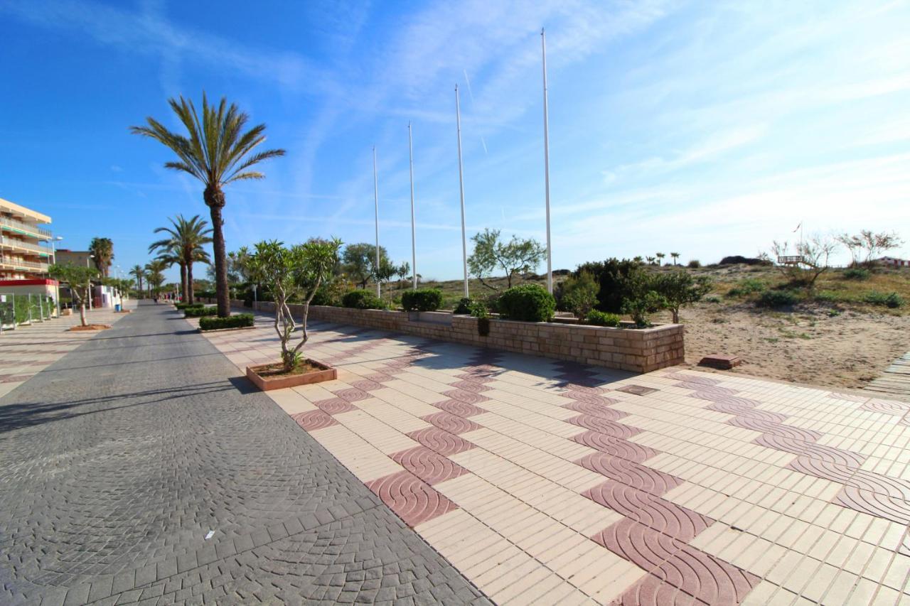 Global Properties, Apartamento Con Gran Terraza Y Piscina Канет-де-Беренгер Экстерьер фото